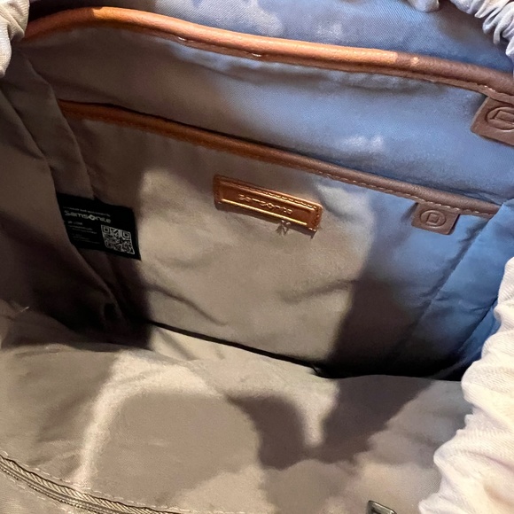 Beautiful Samsonite Floral Backpack - Picture 10 of 11